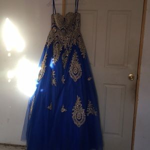 Selling a 15 dress (a quinceañera dress)
